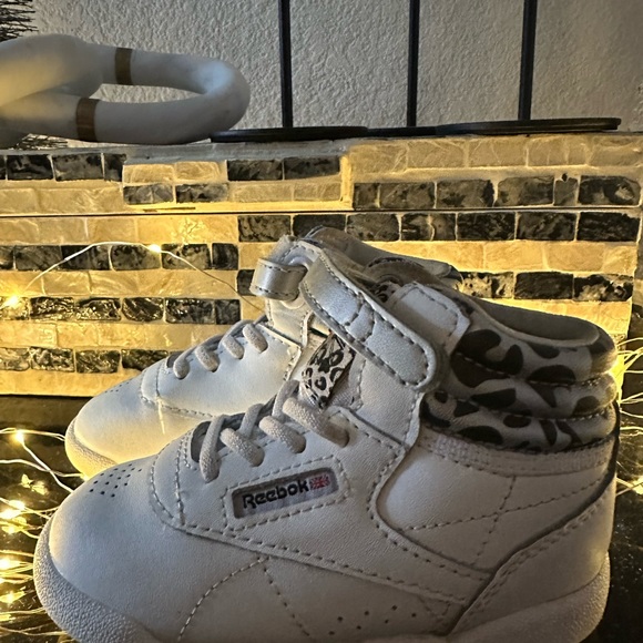 Toddler Reebok size 6 - Picture 2 of 4